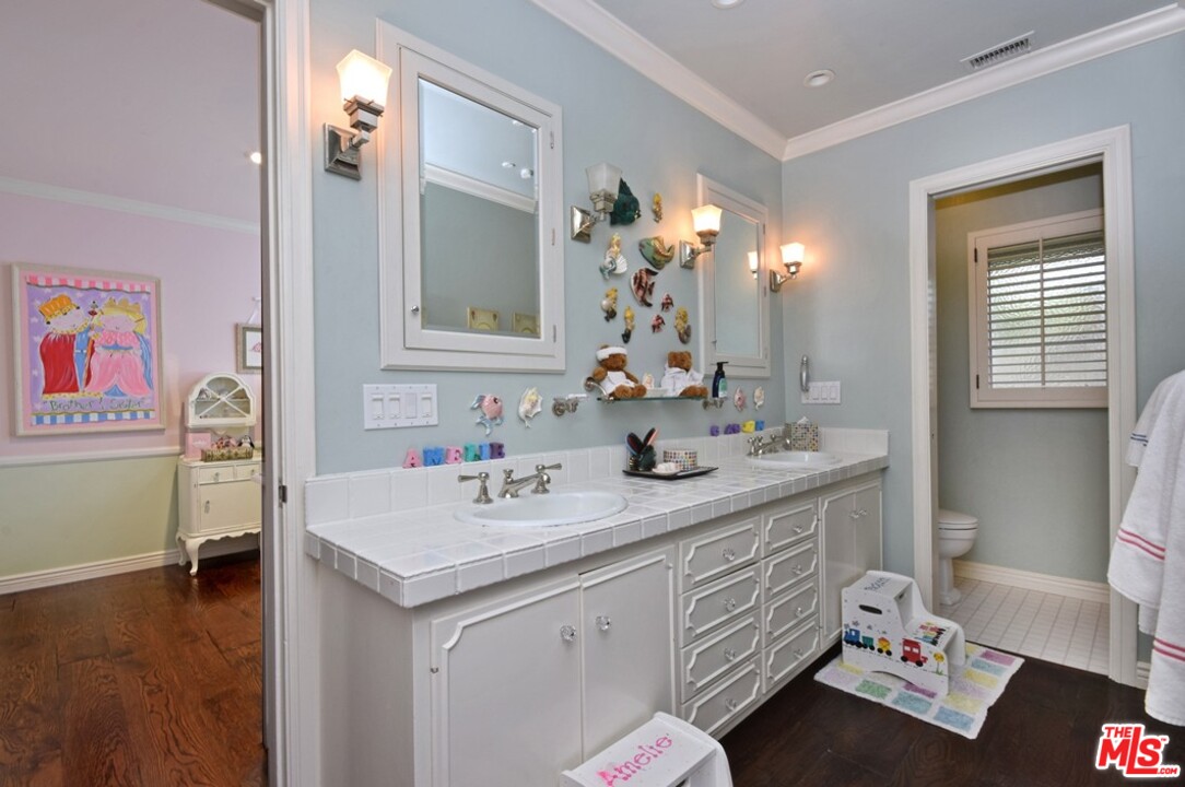 15915 Woodvale Road Encino, CA 91436 - Photo 24 of 45