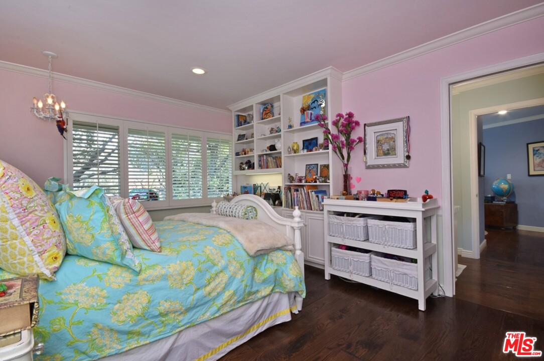 15915 Woodvale Road Encino, CA 91436 - Photo 26 of 45
