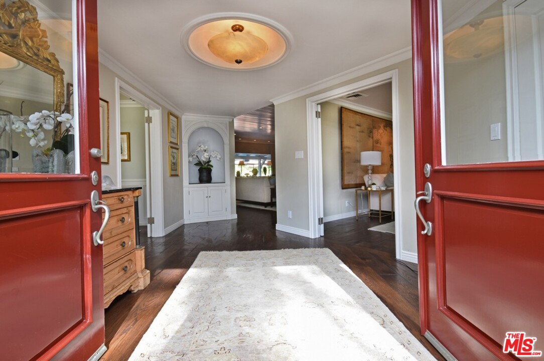 15915 Woodvale Road Encino, CA 91436 - Photo 4 of 45