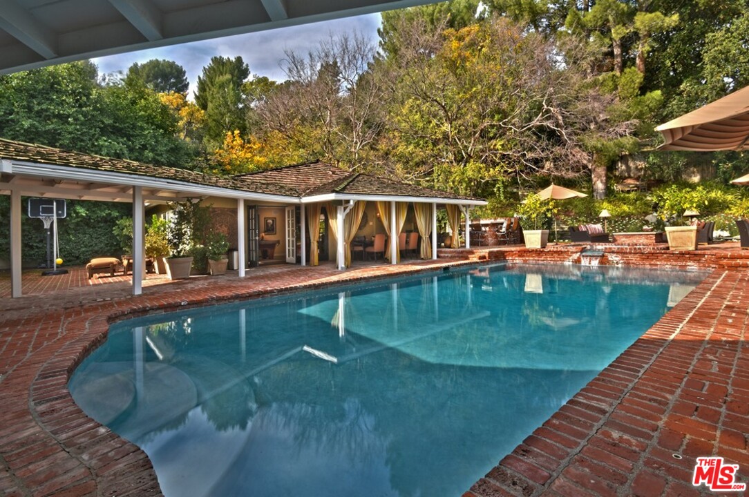 15915 Woodvale Road Encino, CA 91436 - Photo 31 of 45