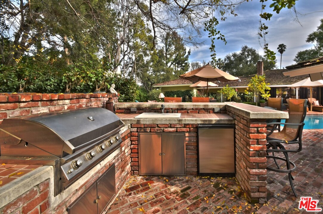15915 Woodvale Road Encino, CA 91436 - Photo 33 of 45