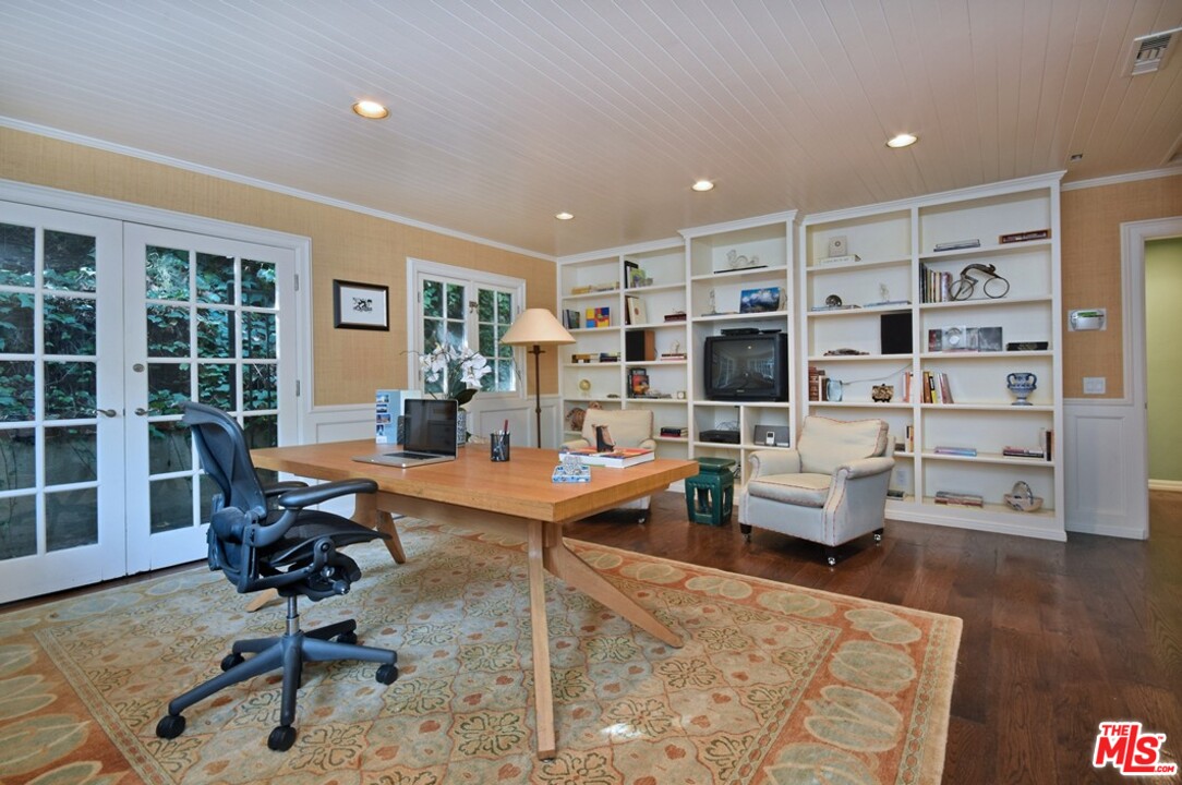 15915 Woodvale Road Encino, CA 91436 - Photo 38 of 45