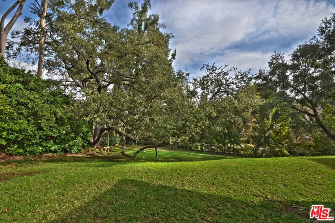 15915 Woodvale Road Encino, CA 91436 - Photo 40 of 45
