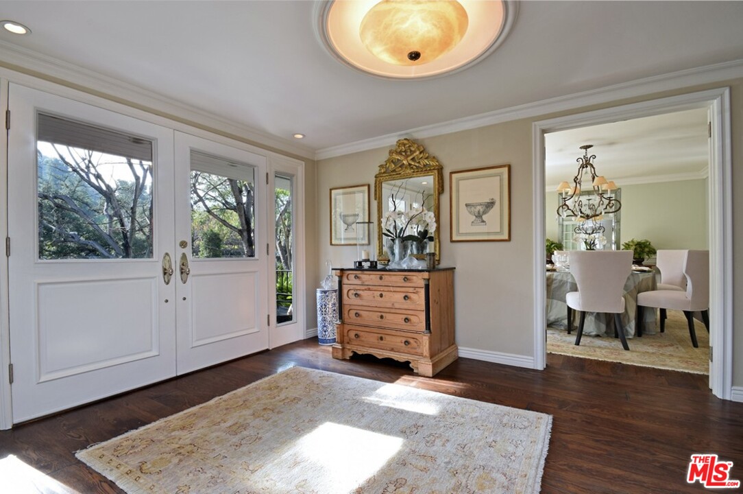15915 Woodvale Road Encino, CA 91436 - Photo 5 of 45