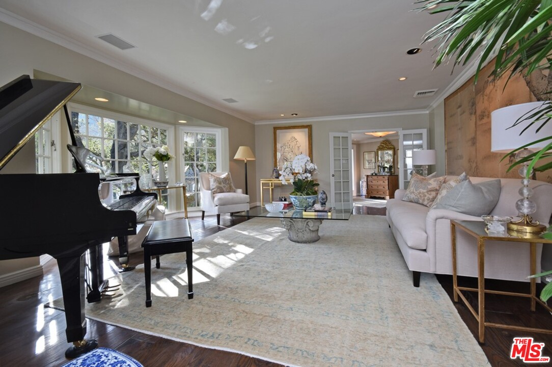 15915 Woodvale Road Encino, CA 91436 - Photo 7 of 45
