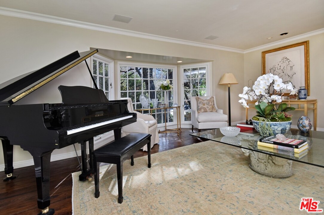15915 Woodvale Road Encino, CA 91436 - Photo 8 of 45