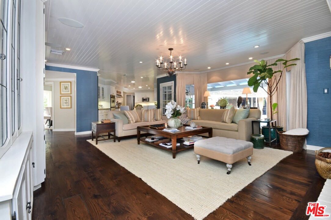 15915 Woodvale Road Encino, CA 91436 - Photo 10 of 45