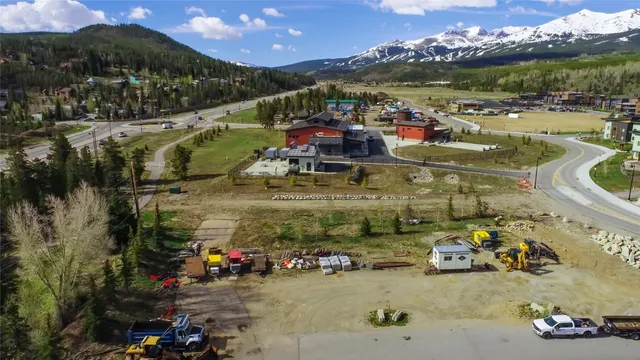 a view of a fountain in front of a house