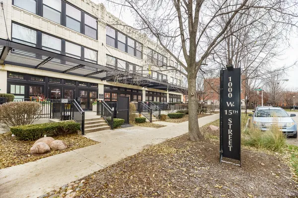 $2,700 | 1000 West 15th Street, Unit 115, Chicago, IL 60608