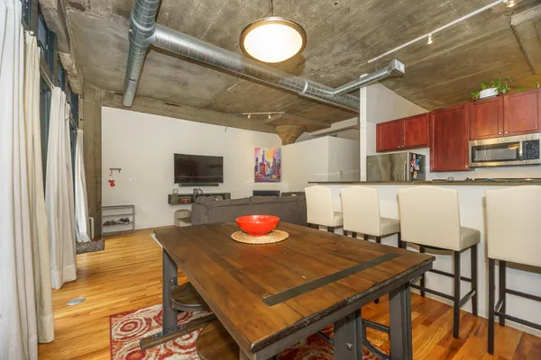 $2,700 | 1000 West 15th Street, Unit 115, Chicago, IL 60608