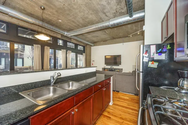 $2,700 | 1000 West 15th Street, Unit 115, Chicago, IL 60608