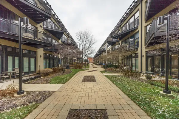 $2,700 | 1000 West 15th Street, Unit 115, Chicago, IL 60608