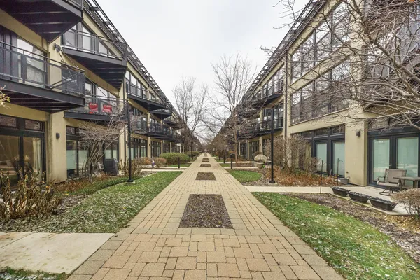 $2,700 | 1000 West 15th Street, Unit 115, Chicago, IL 60608