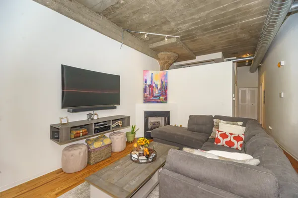 $2,700 | 1000 West 15th Street, Unit 115, Chicago, IL 60608