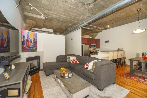 $2,700 | 1000 West 15th Street, Unit 115, Chicago, IL 60608