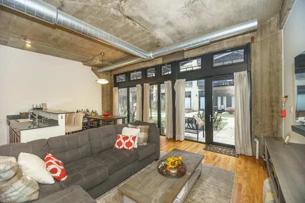 $2,700 | 1000 West 15th Street, Unit 115, Chicago, IL 60608