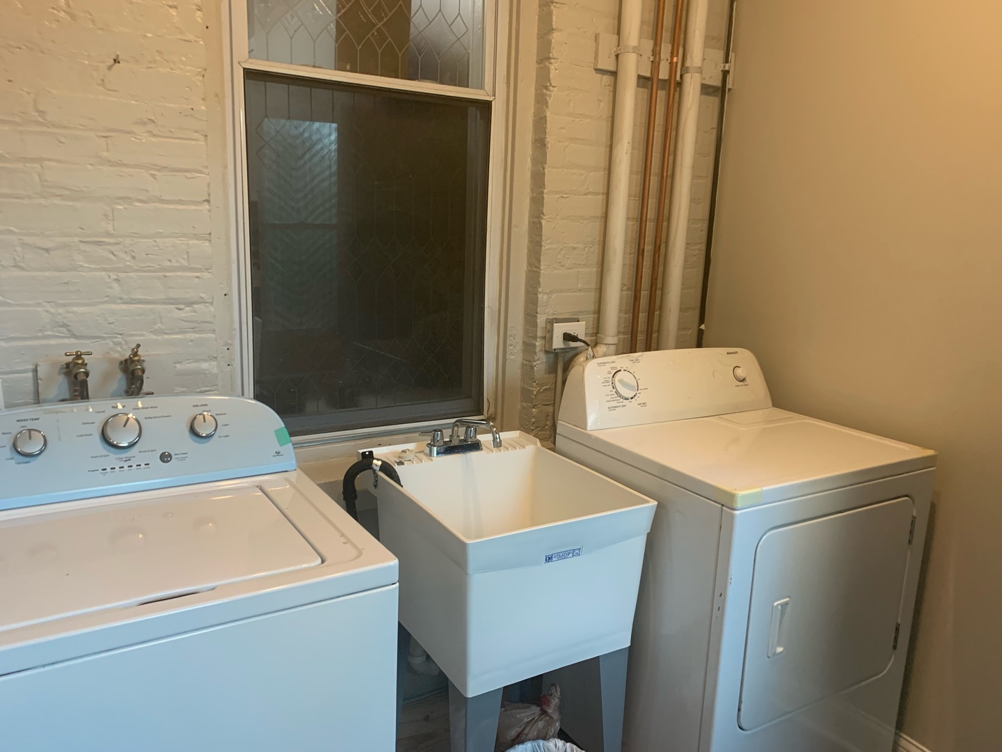 827 West 33rd Place, Unit 2F Chicago, IL 60608 - Photo 19 of 23 a utility room with dryer and washer