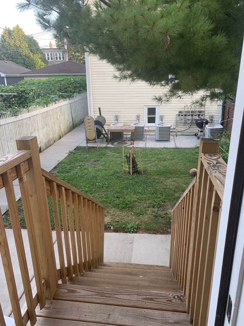 827 West 33rd Place, Unit 2F Chicago, IL 60608 - Photo 22 of 23 a view of a porch with a garden