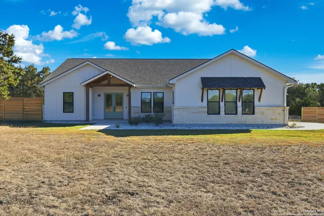 $675,000 | 389 Rio Circle, Pipe Creek, TX 78063
