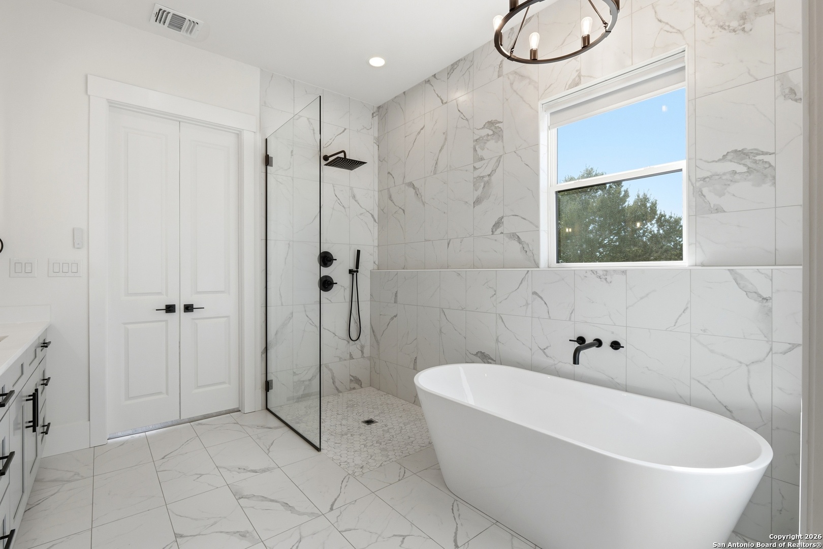 389 Rio Circle Pipe Creek, TX 78063 - Photo 3 of 36