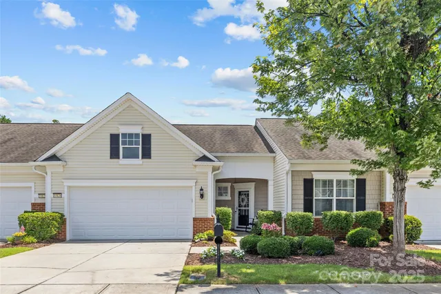 a view of a yard in front of a house with plants