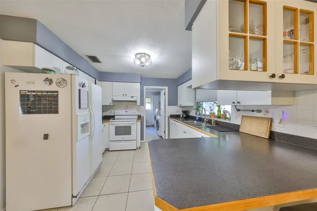 $385,000 | 6106 Lawncrest Place, Dover, FL 33527