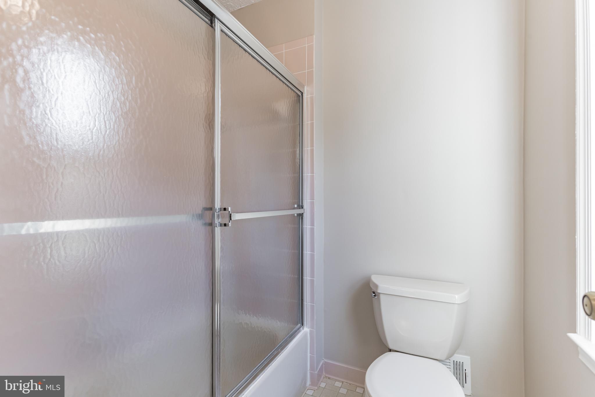 12905 Ruxton Road Silver Spring, MD 20904 - Photo 21 of 31 Owner's bathroom