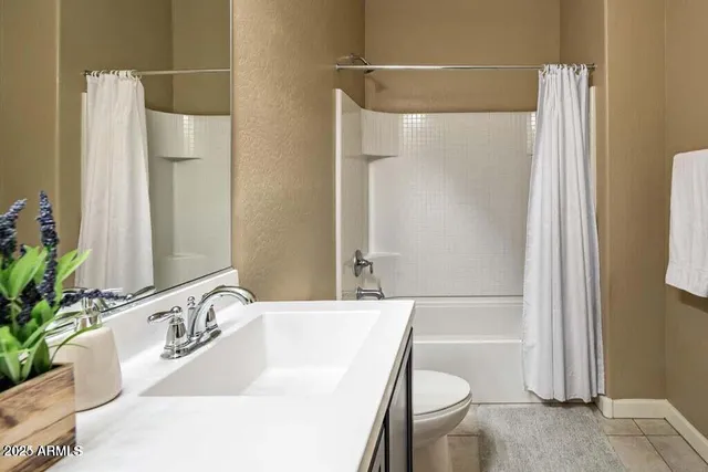 $2,100 | 1367 South Country Club Drive, Unit 1233, Mesa, AZ 85210