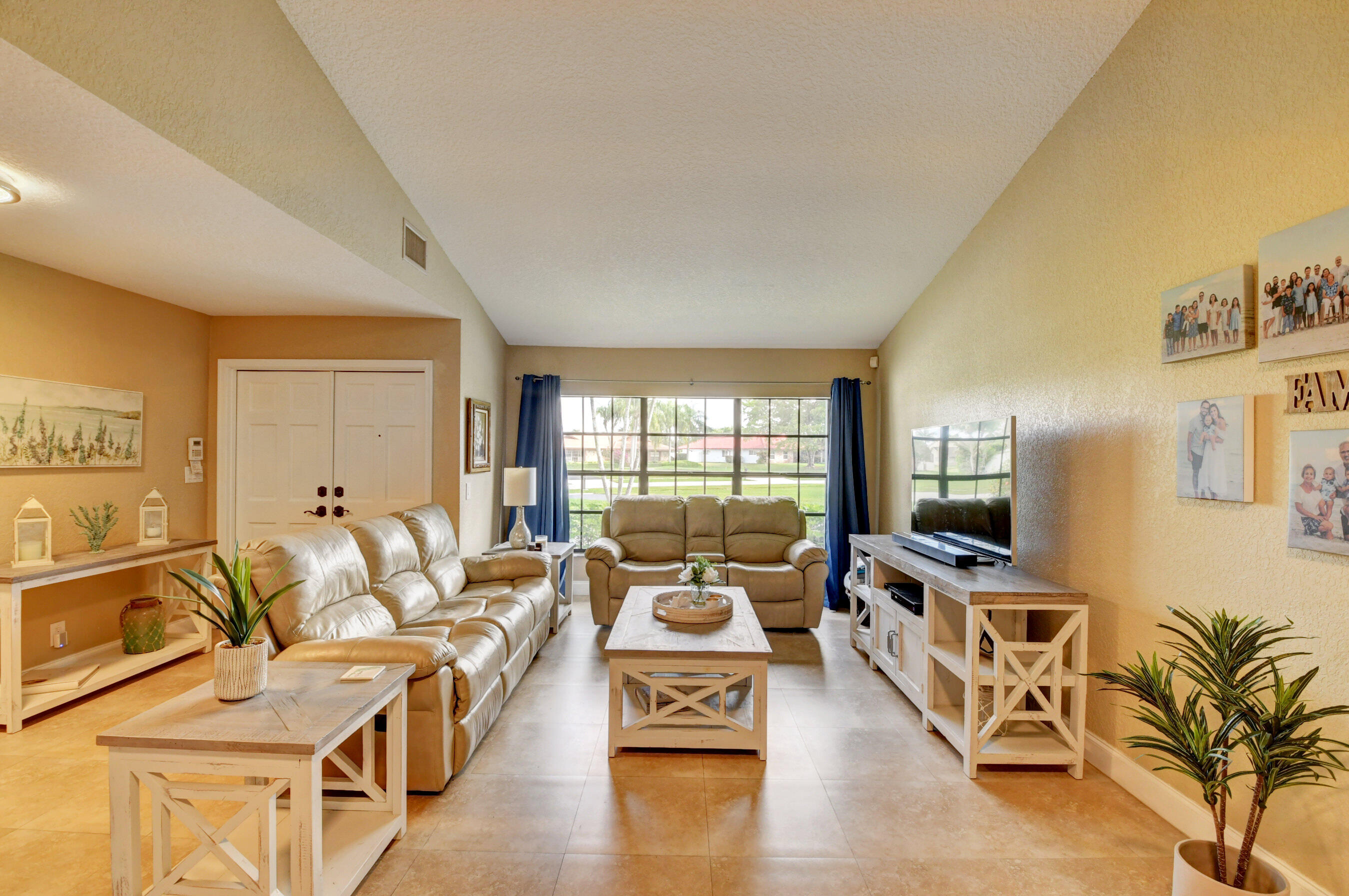 21655 Reflection Lane Boca Raton, FL 33428 - Photo 13 of 62 18_dsc_5218_19_20_21_22