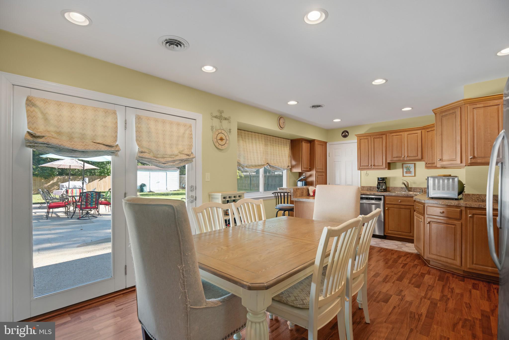 3695 Nile Road Davidsonville, MD 21035 - Photo 10 of 32 Kitchen Breakfast Area to Patio / Pool