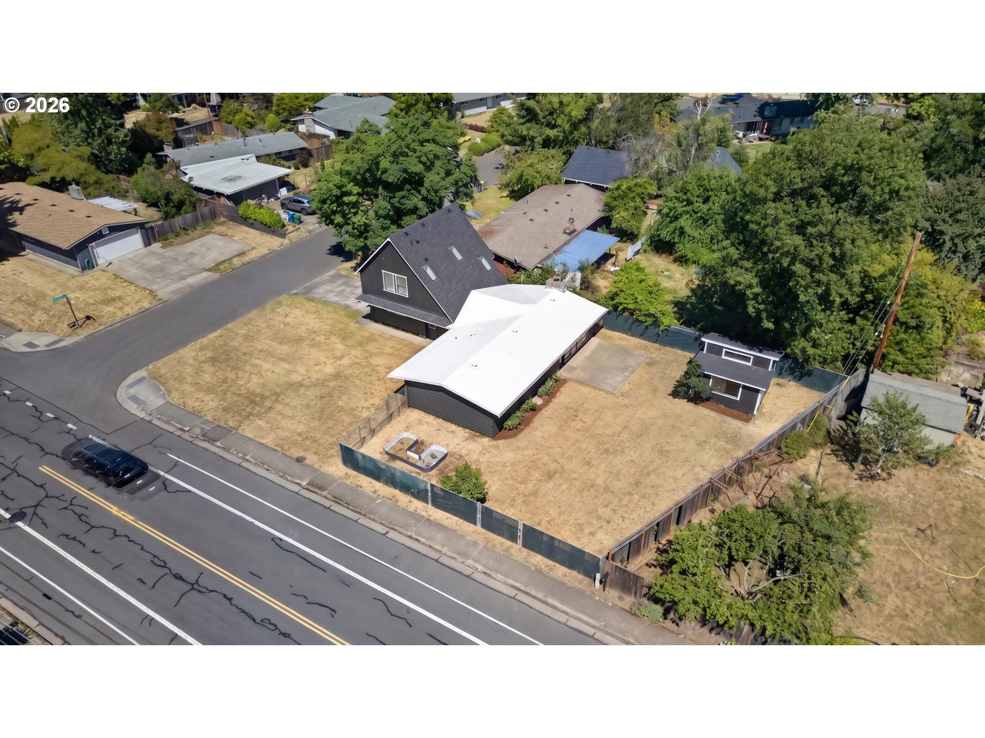 1696 Larkspur Loop Eugene, OR 97401 - Photo 36 of 39