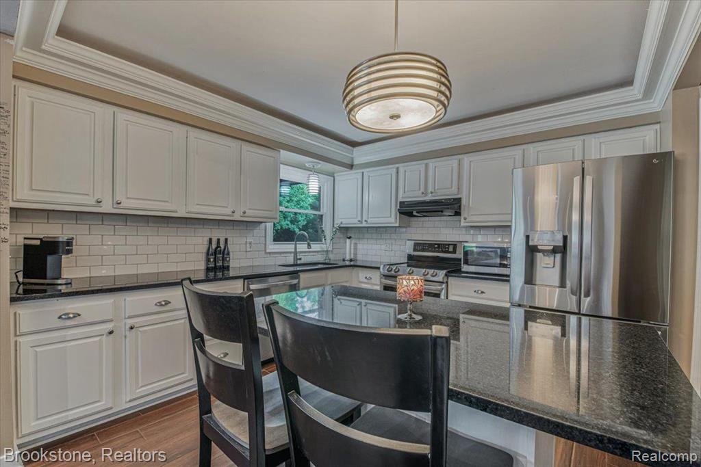 12824 Clyde Road Fenton, MI 48430 - Photo 13 of 57