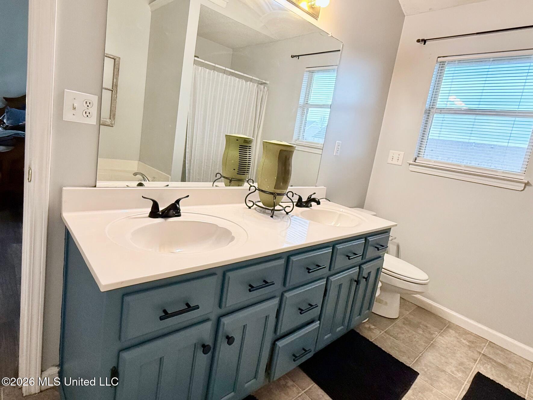 6761 Timber Point Circle Horn Lake, MS 38637 - Photo 17 of 21 Primary Bathroom