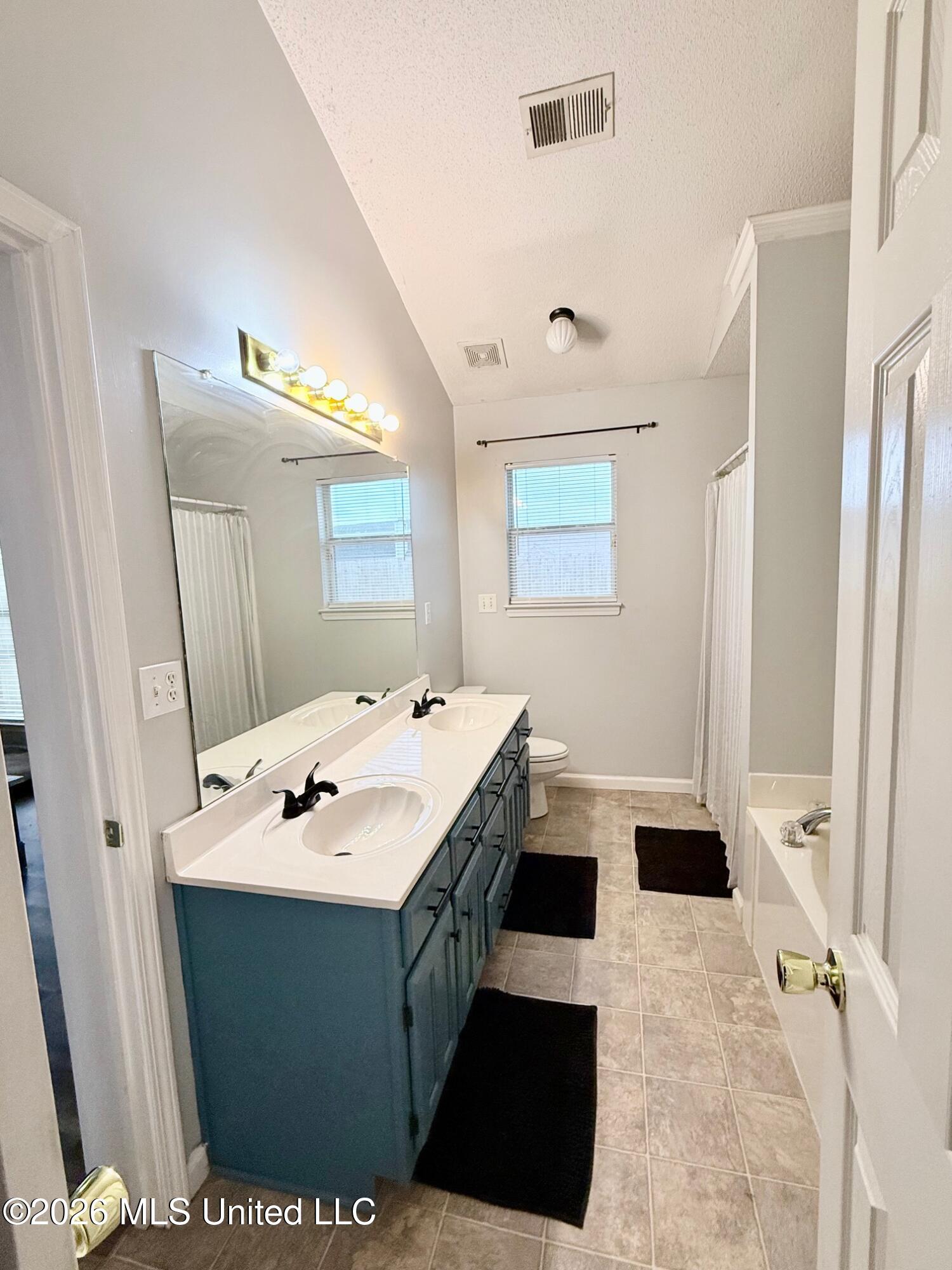 6761 Timber Point Circle Horn Lake, MS 38637 - Photo 19 of 21 Primary Bathroom