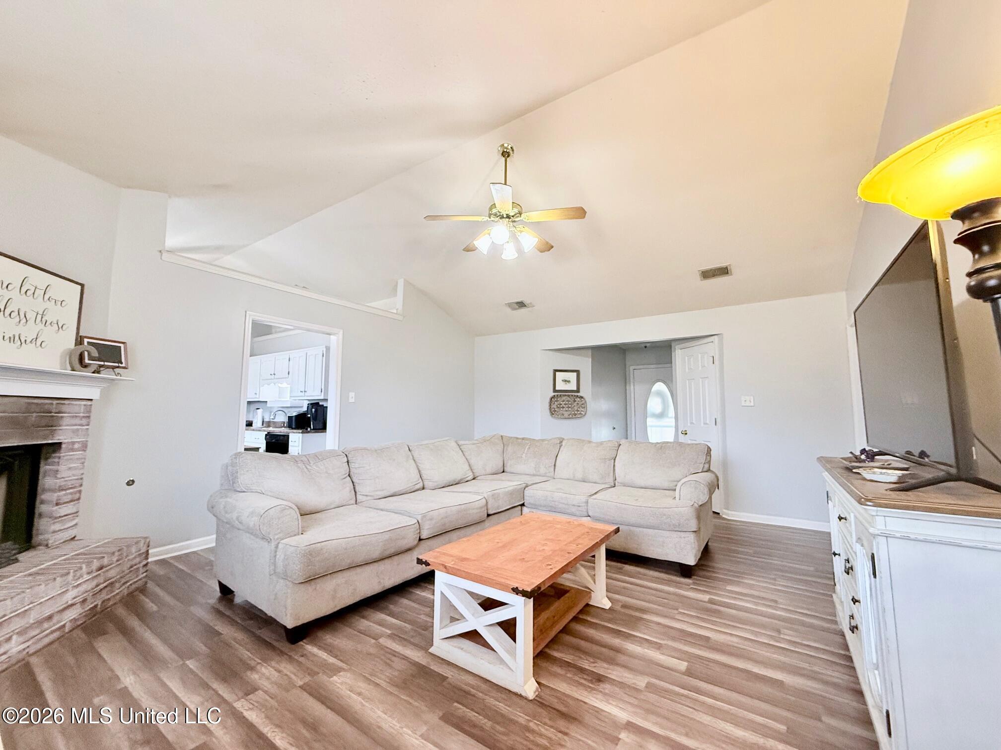 6761 Timber Point Circle Horn Lake, MS 38637 - Photo 6 of 21 Living Room