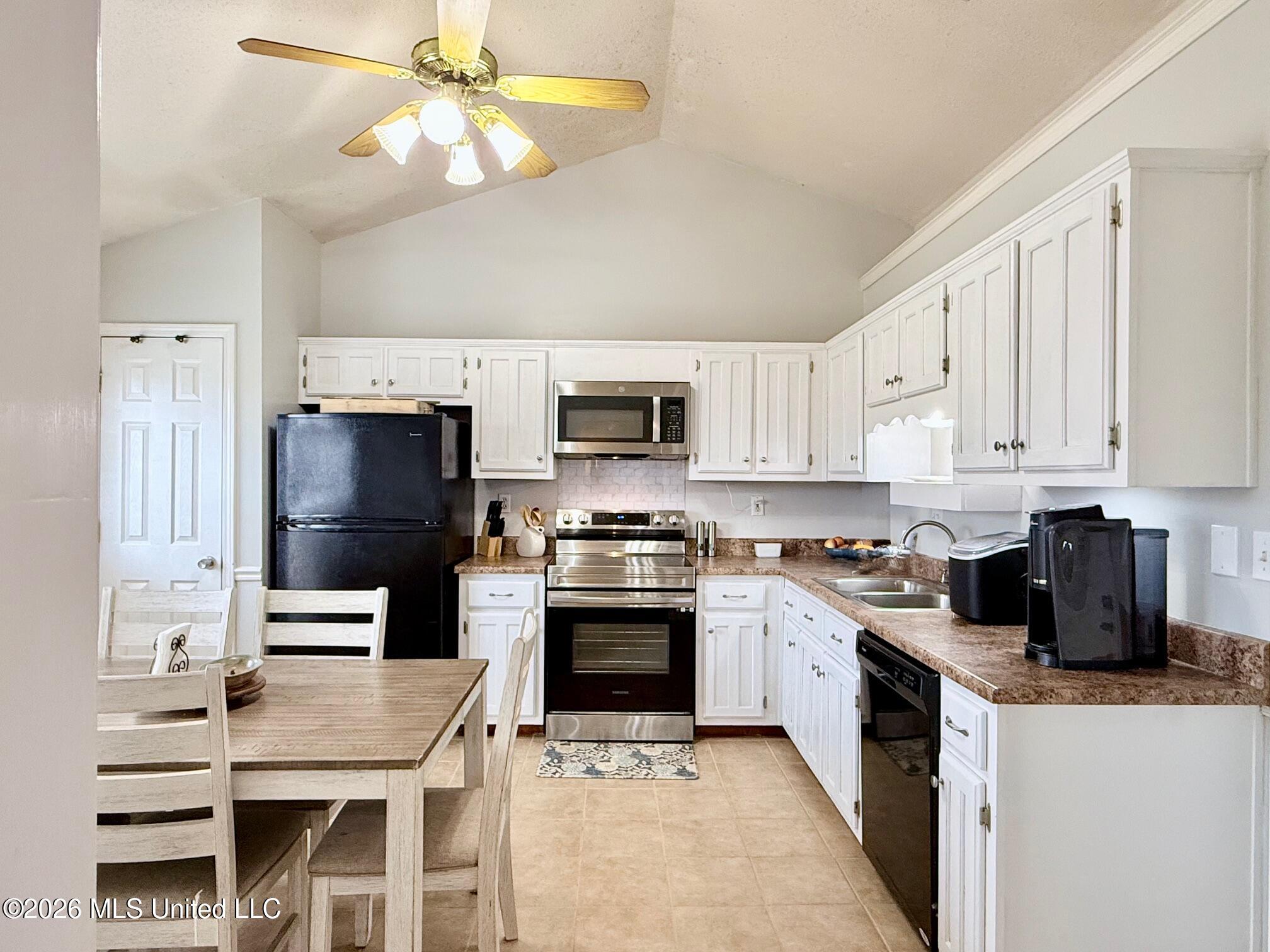 6761 Timber Point Circle Horn Lake, MS 38637 - Photo 10 of 21 Kitchen
