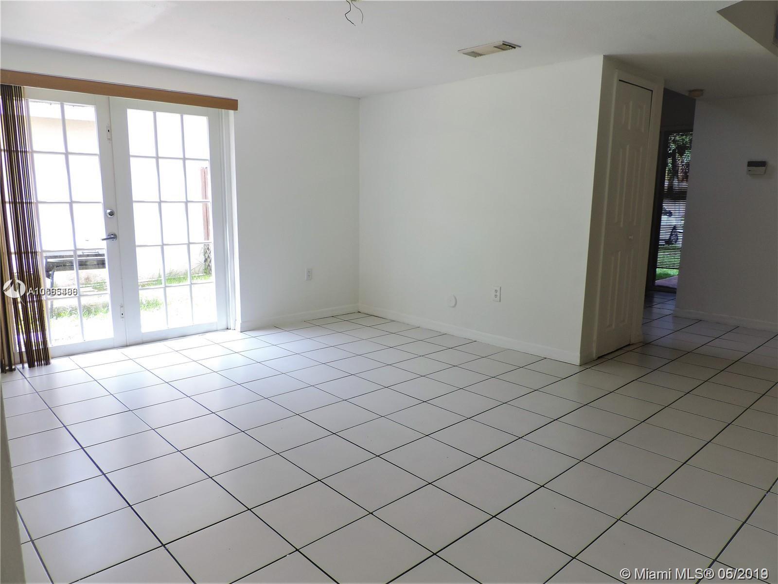 5091 Southwest 154th Place Miami, FL 33185 - Photo 4 of 27