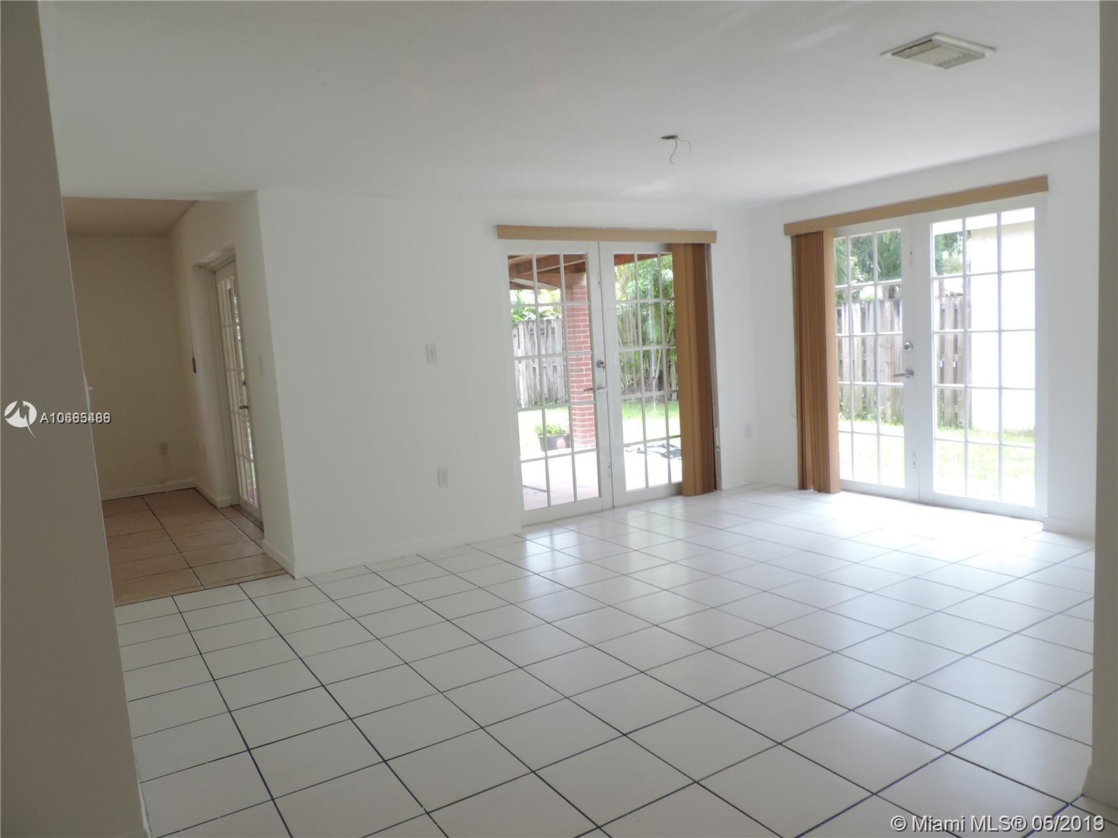 5091 Southwest 154th Place Miami, FL 33185 - Photo 9 of 27