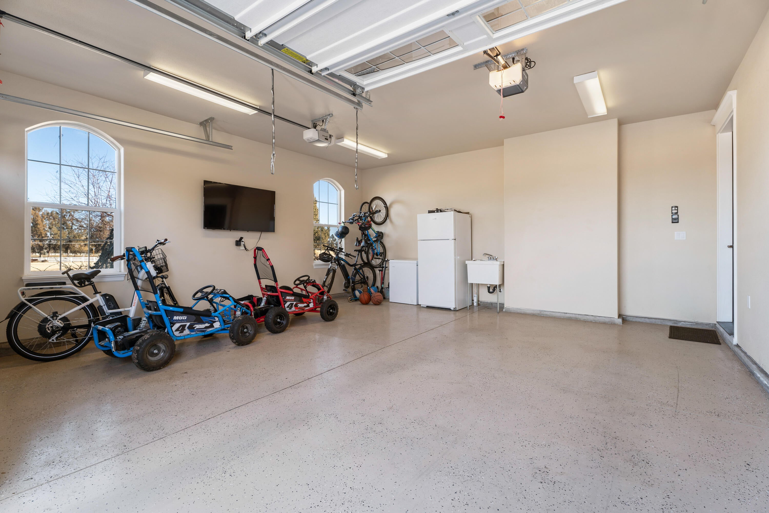 64420 Bailey Road Bend, OR 97703 - Photo 60 of 83 12-Garage