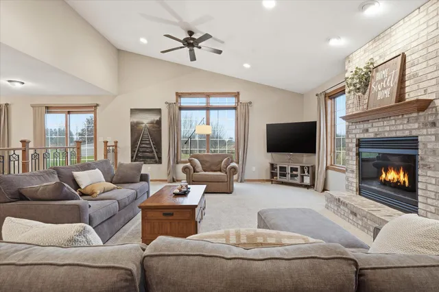 $675,000 | 30190 Quandam Lane, Center City, MN 55012