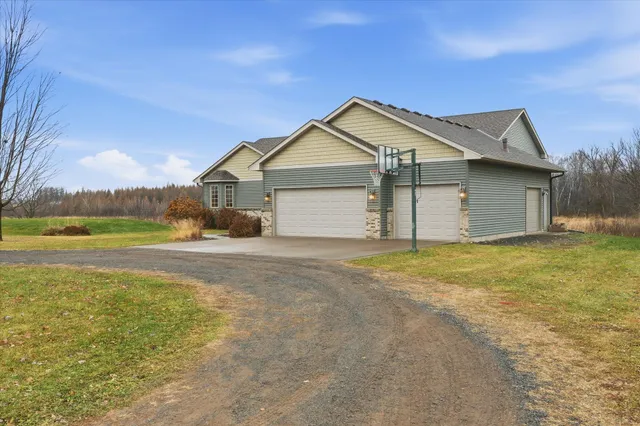 $650,000 | 30190 Quandam Lane, Center City, MN 55012