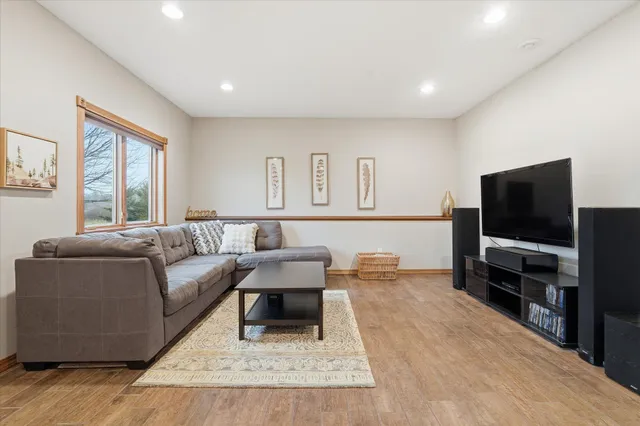 $650,000 | 30190 Quandam Lane, Center City, MN 55012