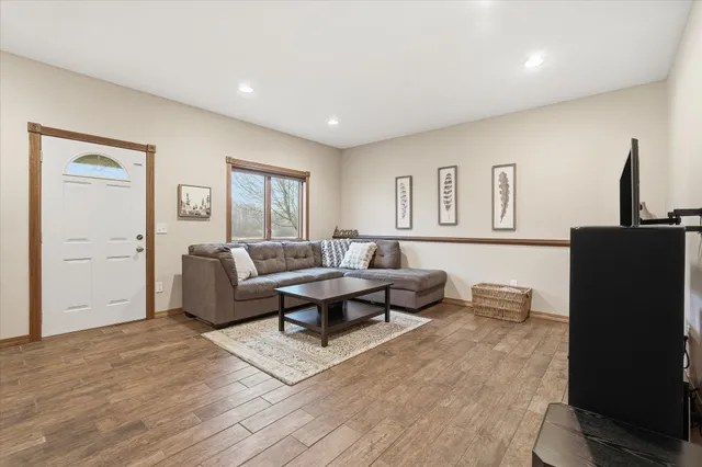 $650,000 | 30190 Quandam Lane, Center City, MN 55012