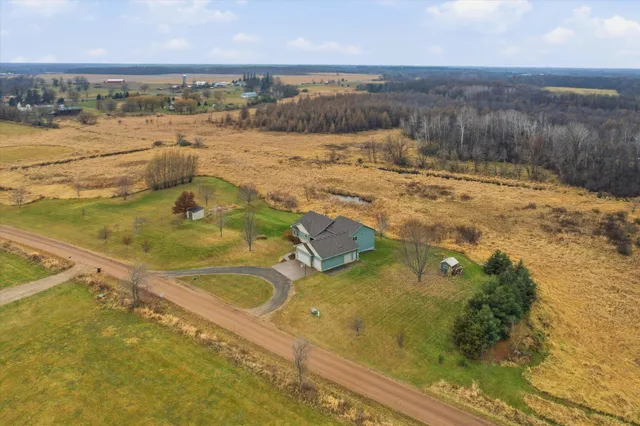 $675,000 | 30190 Quandam Lane, Center City, MN 55012