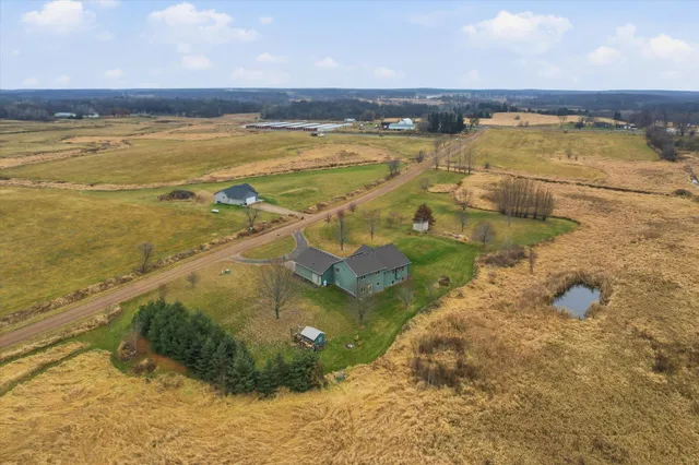 $675,000 | 30190 Quandam Lane, Center City, MN 55012