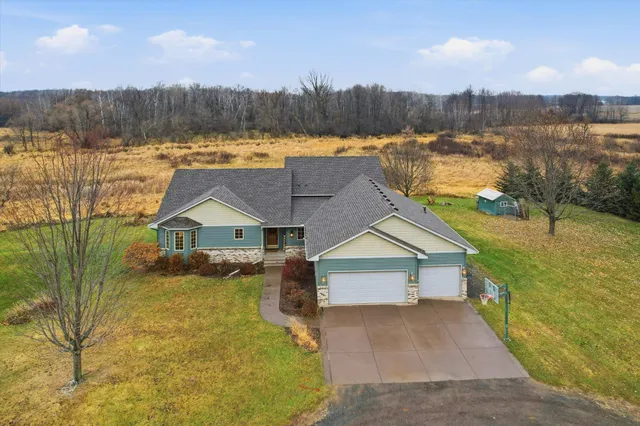 $650,000 | 30190 Quandam Lane, Center City, MN 55012