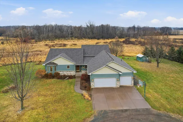 $675,000 | 30190 Quandam Lane, Center City, MN 55012