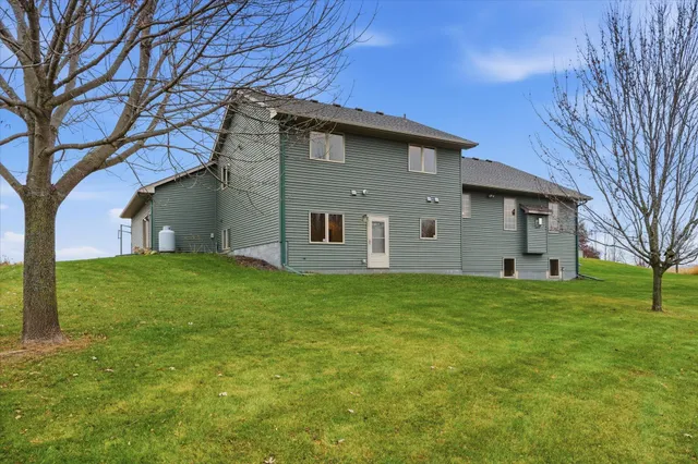 $650,000 | 30190 Quandam Lane, Center City, MN 55012