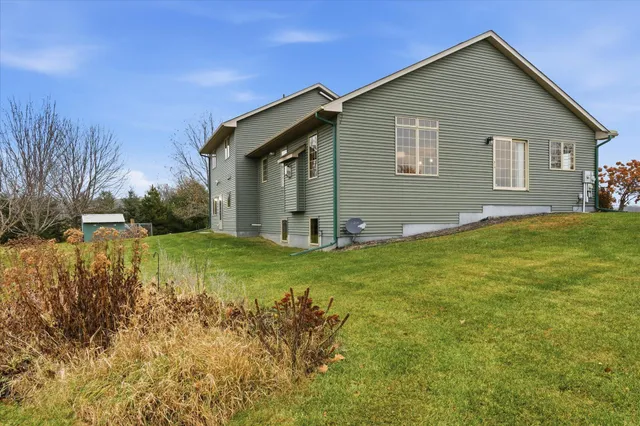 $650,000 | 30190 Quandam Lane, Center City, MN 55012