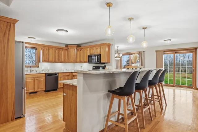 $650,000 | 30190 Quandam Lane, Center City, MN 55012